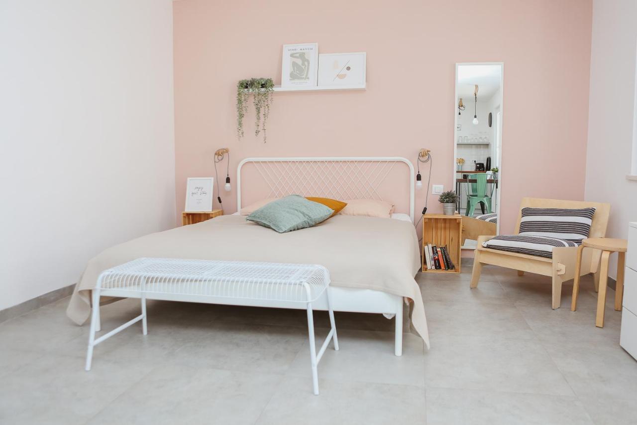 Apartment On The Sunny Side กอร์จูลา ภายนอก รูปภาพ
